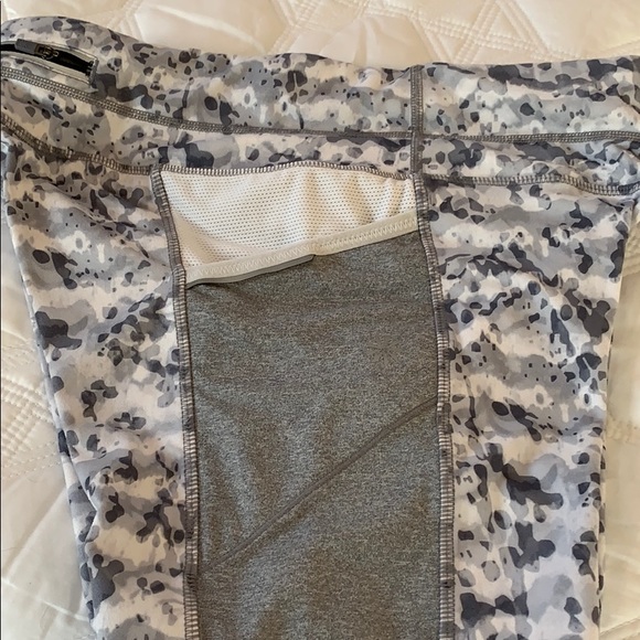 2/$10 Athleta cropped yoga pants - Picture 4 of 4